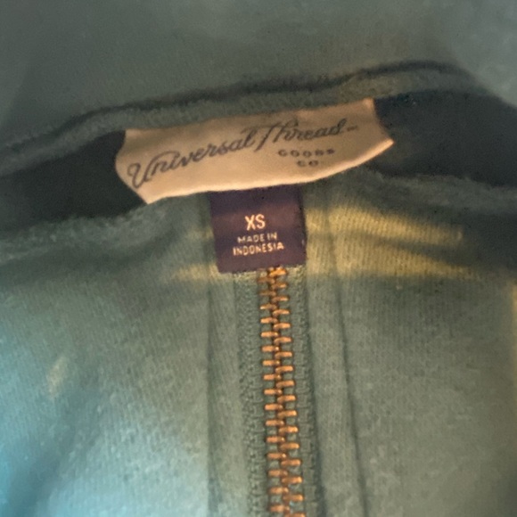 UNIVERSAL THREAD QUARTER ZIP! - Picture 4 of 5
